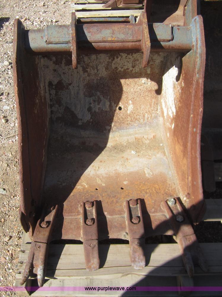 image for item 3002 Bobcat 337 24" bucket