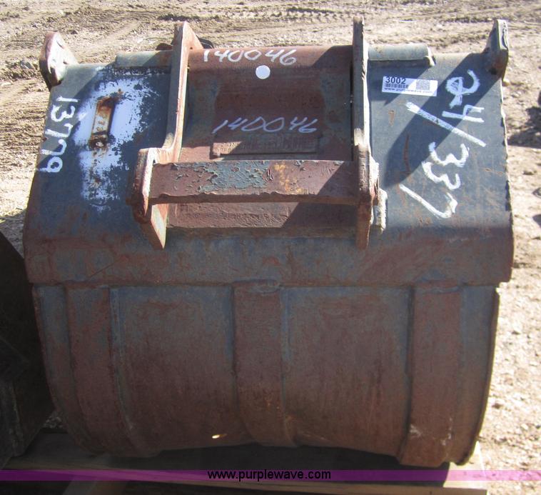 image for item 3002 Bobcat 337 24" bucket