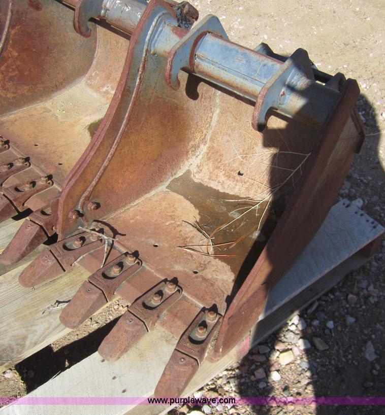 image for item 3004 Bobcat 331 20" bucket