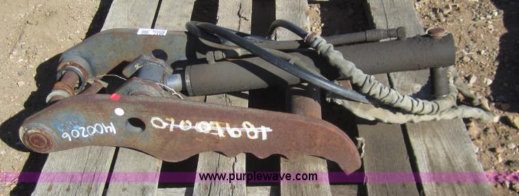 image for item 3017 Bobcat 331 C-series clamp