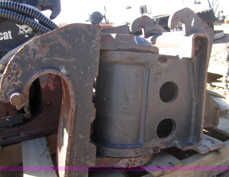 image for item 3018 Bobcat PTX4 excavator power tilt