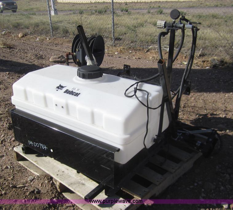 image for item 3024 Bobcat sprayer 40 attachment