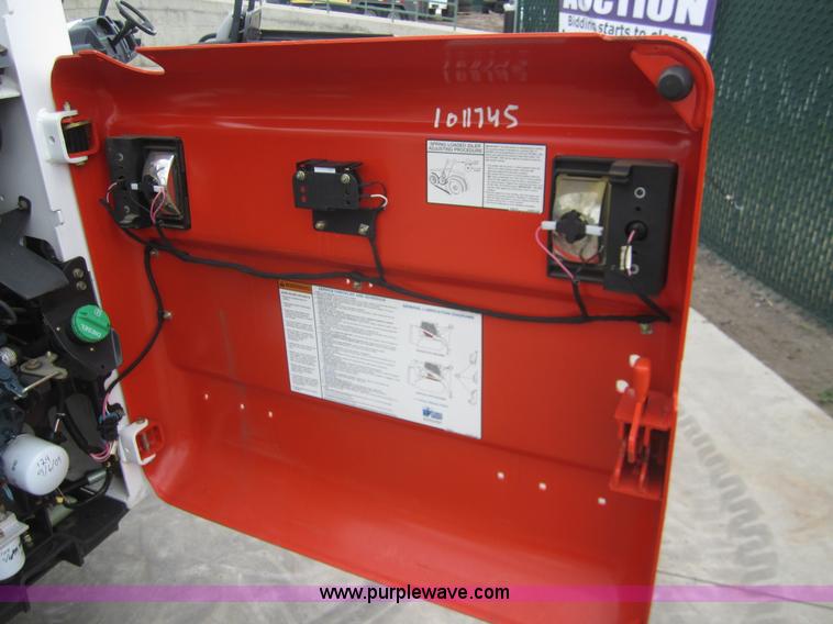 image for item 3051 2008 Bobcat S160 skid steer