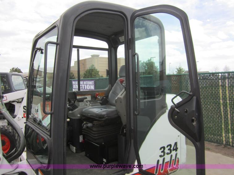 image for item 3052 2006 Bobcat 334 compact excavator