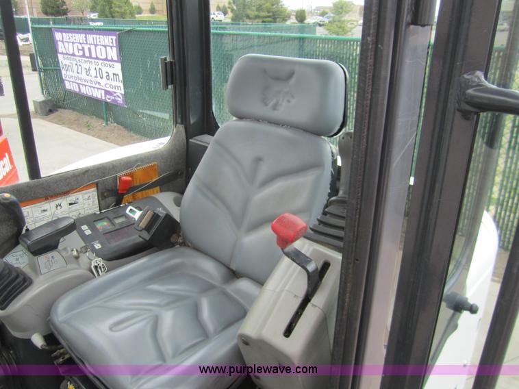 image for item 3052 2006 Bobcat 334 compact excavator