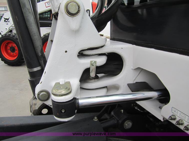 image for item 3052 2006 Bobcat 334 compact excavator