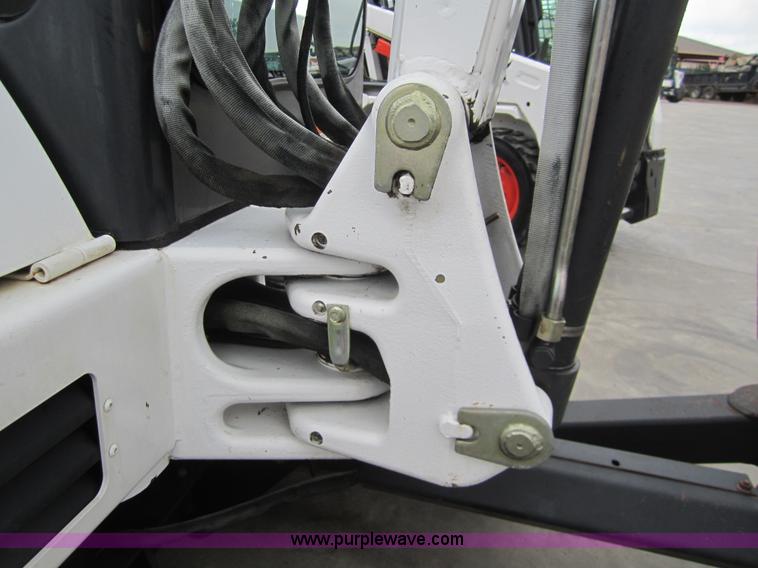 image for item 3052 2006 Bobcat 334 compact excavator