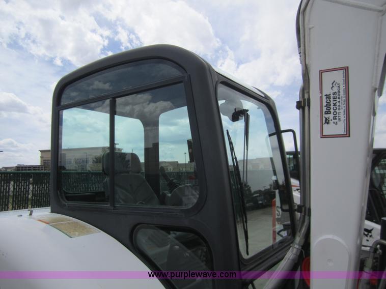 image for item 3052 2006 Bobcat 334 compact excavator