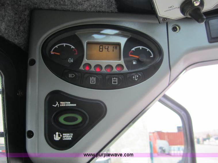 image for item 3053 2008 Bobcat S100 skid steer