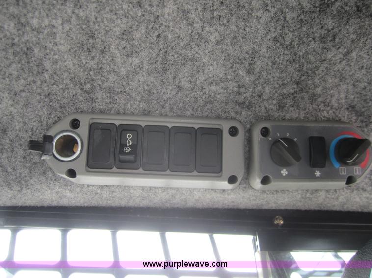 image for item 3053 2008 Bobcat S100 skid steer