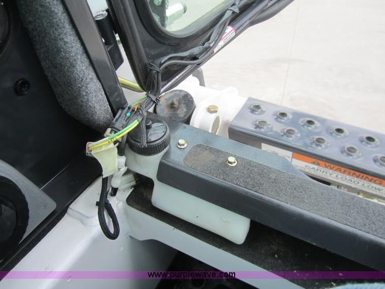 image for item 3053 2008 Bobcat S100 skid steer