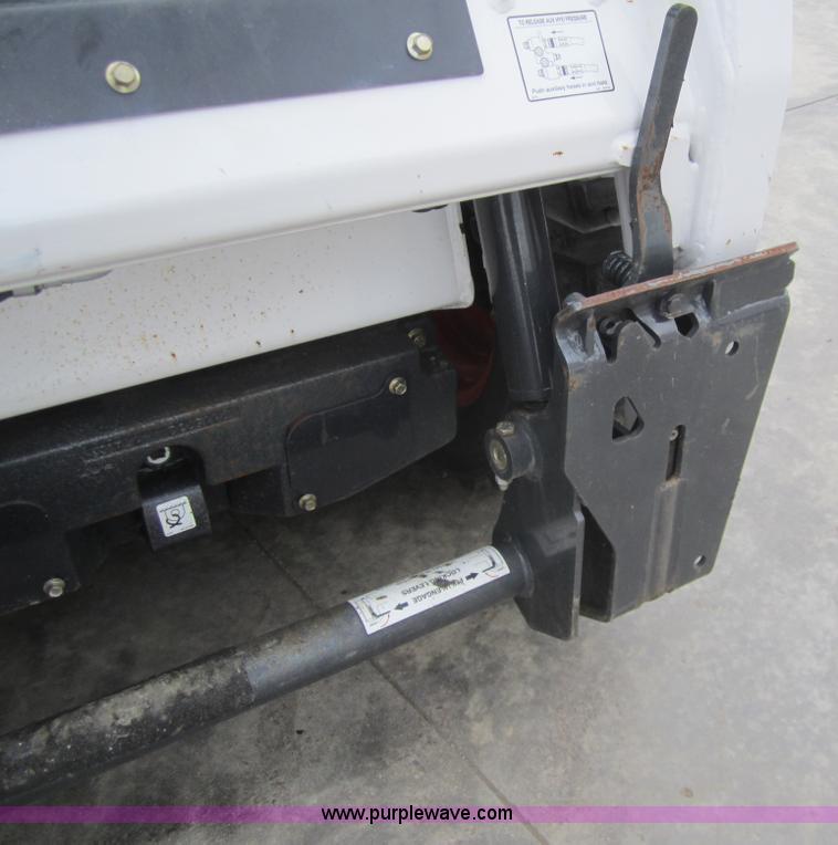 image for item 3053 2008 Bobcat S100 skid steer