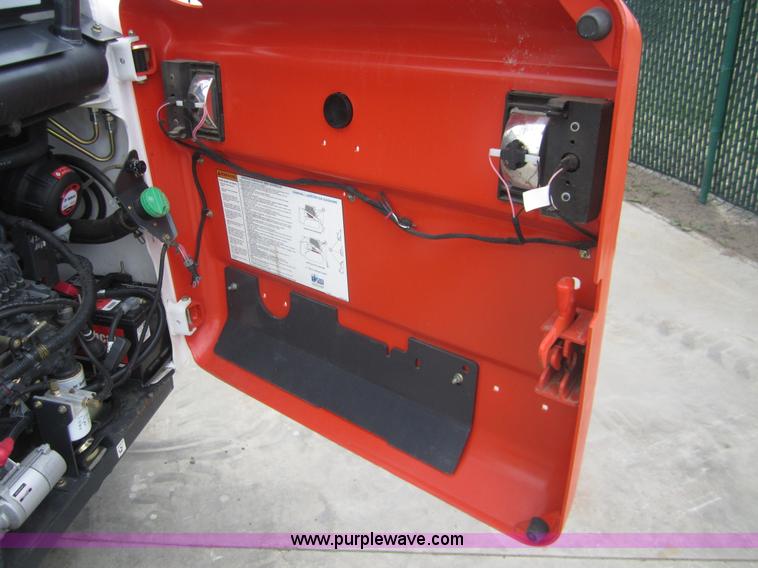 image for item 3053 2008 Bobcat S100 skid steer