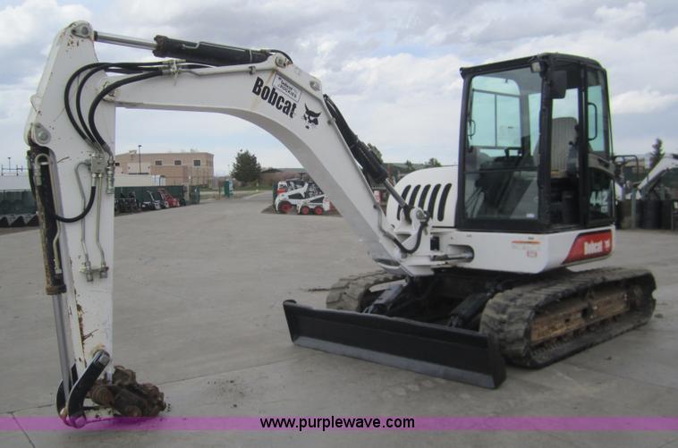 image for item 3054 2002 Bobcat 442-U compact excavator