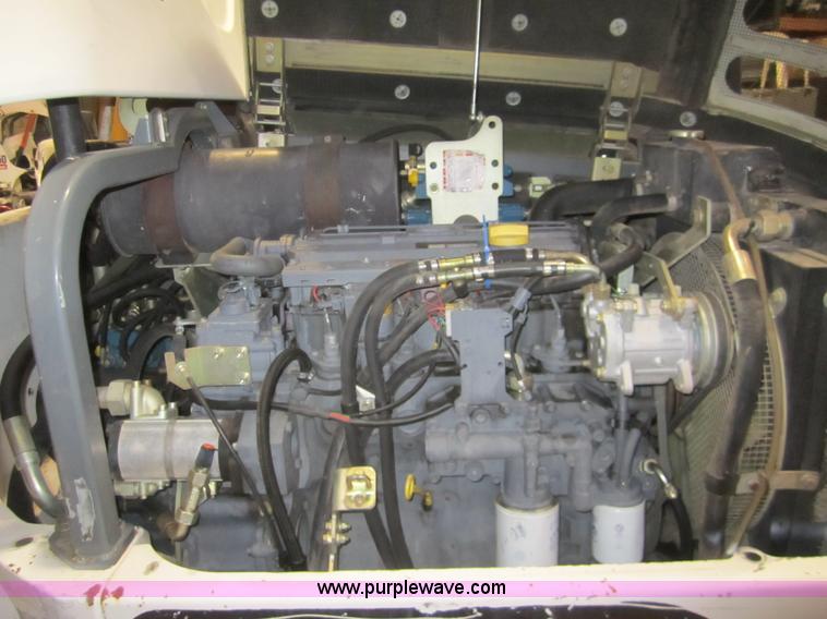 image for item 3054 2002 Bobcat 442-U compact excavator