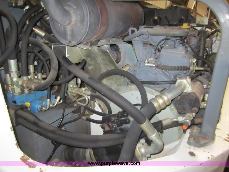 image for item 3054 2002 Bobcat 442-U compact excavator