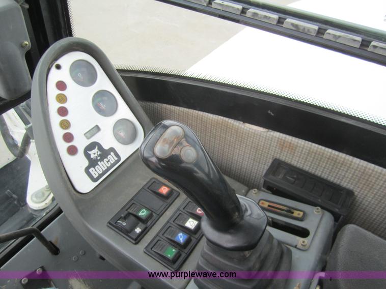 image for item 3054 2002 Bobcat 442-U compact excavator