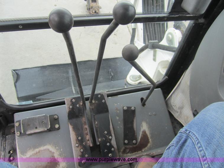 image for item 3054 2002 Bobcat 442-U compact excavator