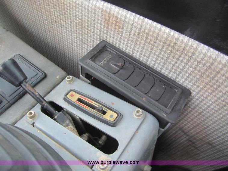 image for item 3054 2002 Bobcat 442-U compact excavator