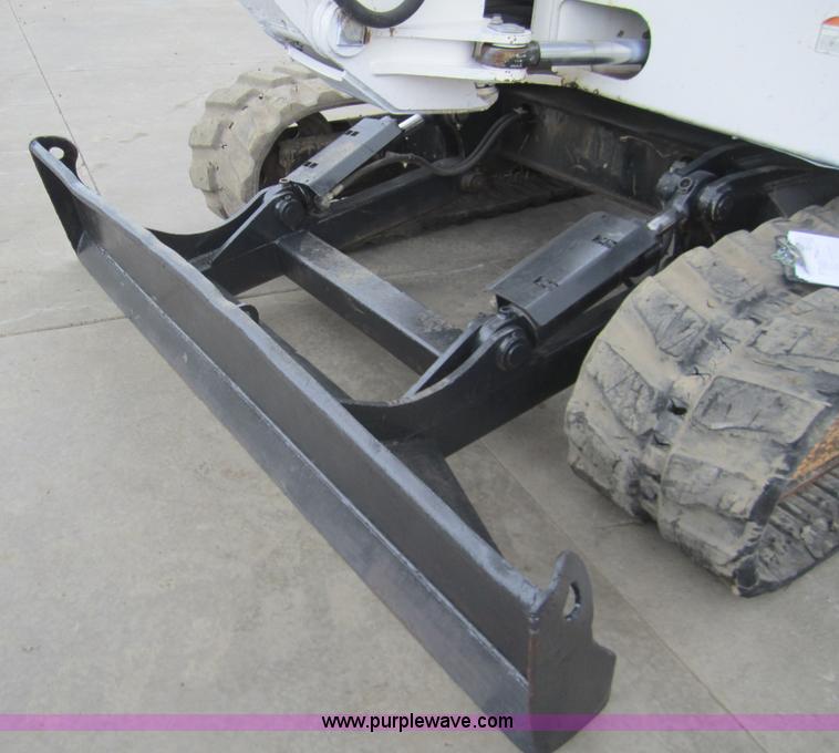 image for item 3054 2002 Bobcat 442-U compact excavator