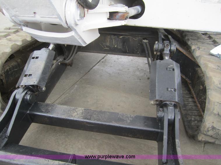 image for item 3054 2002 Bobcat 442-U compact excavator