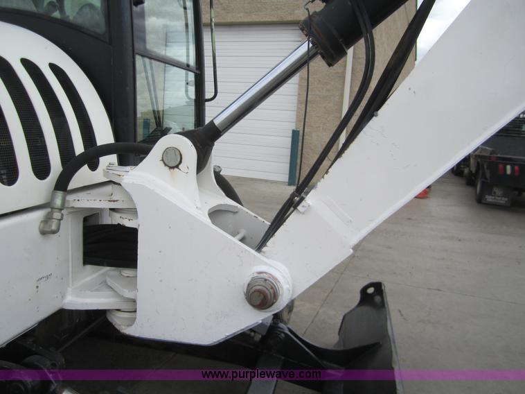 image for item 3054 2002 Bobcat 442-U compact excavator