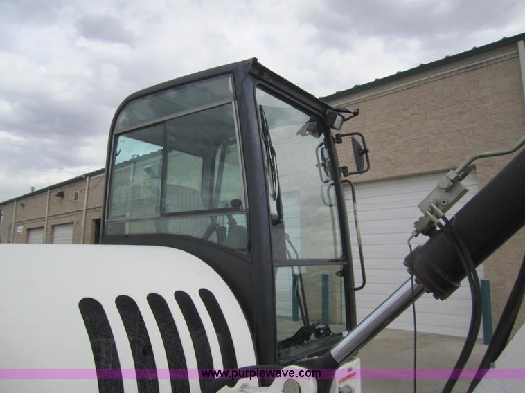 image for item 3054 2002 Bobcat 442-U compact excavator