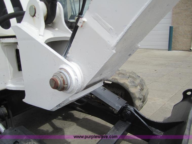 image for item 3054 2002 Bobcat 442-U compact excavator