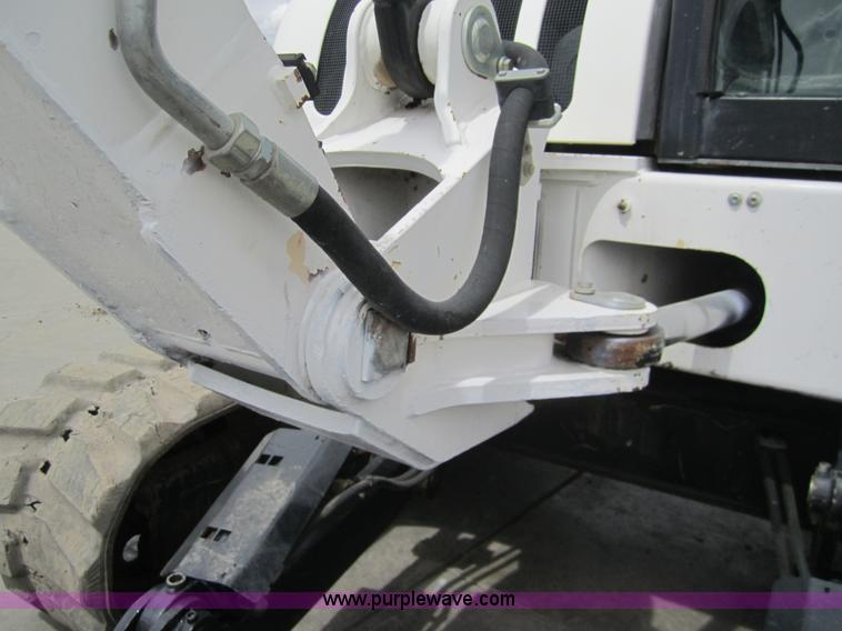 image for item 3054 2002 Bobcat 442-U compact excavator