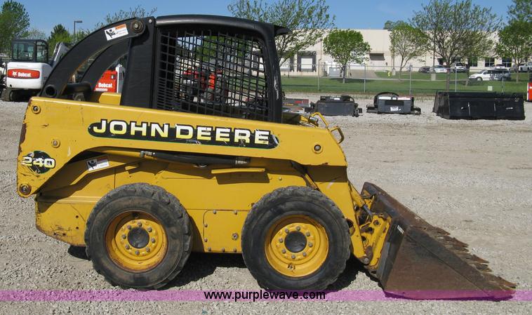 image for item 8007 John Deere 240 skid loader