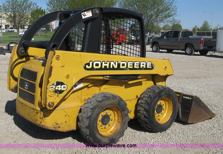 image for item 8007 John Deere 240 skid loader