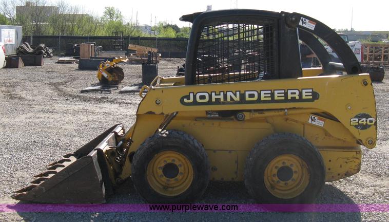 image for item 8007 John Deere 240 skid loader