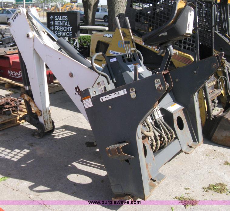 image for item 8045 2006 Bobcat 709 backhoe attachment