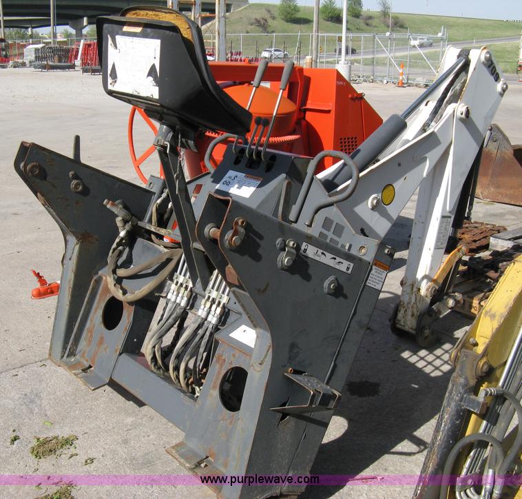 image for item 8045 2006 Bobcat 709 backhoe attachment