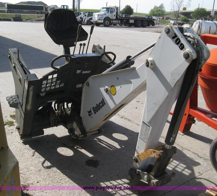 image for item 8045 2006 Bobcat 709 backhoe attachment