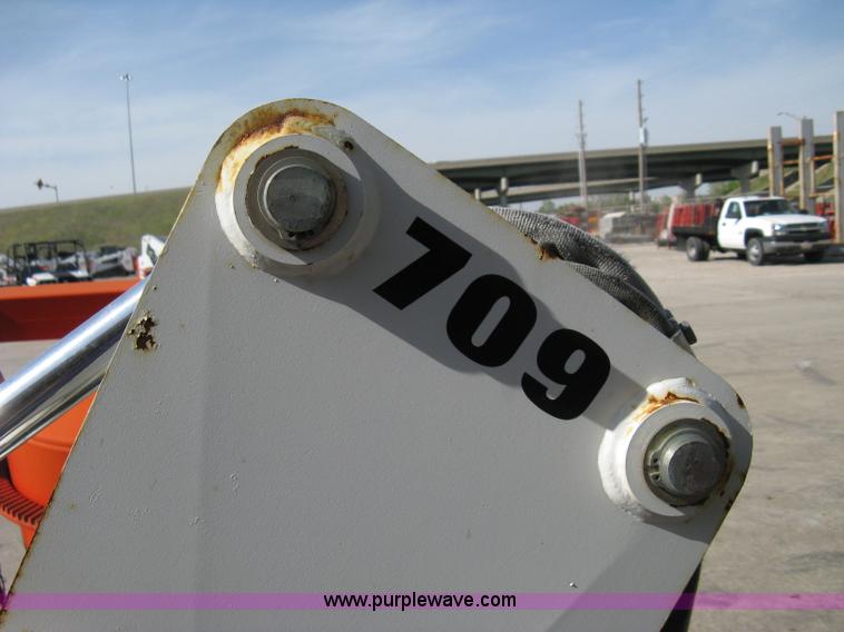 image for item 8045 2006 Bobcat 709 backhoe attachment