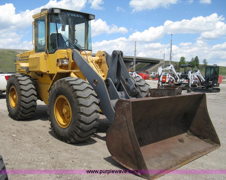 image for item 8049 1994 Volvo BM L70B wheel loader