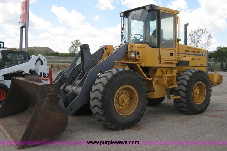 image for item 8049 1994 Volvo BM L70B wheel loader