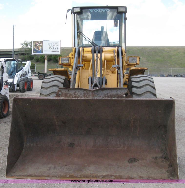 image for item 8049 1994 Volvo BM L70B wheel loader