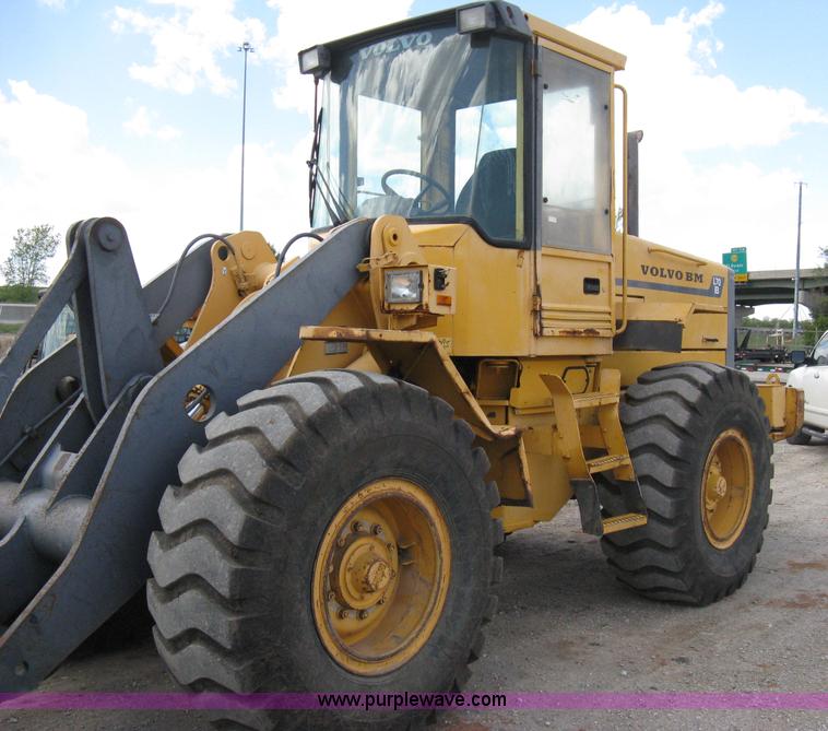 image for item 8049 1994 Volvo BM L70B wheel loader