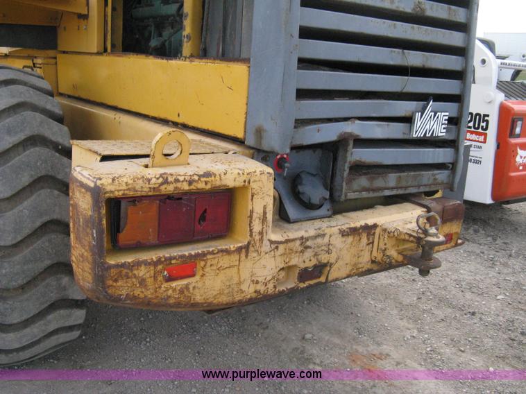 image for item 8049 1994 Volvo BM L70B wheel loader