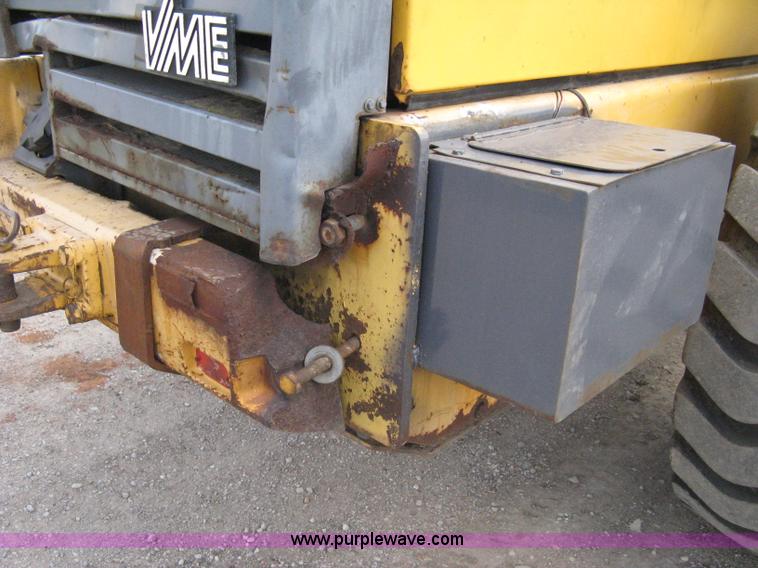 image for item 8049 1994 Volvo BM L70B wheel loader