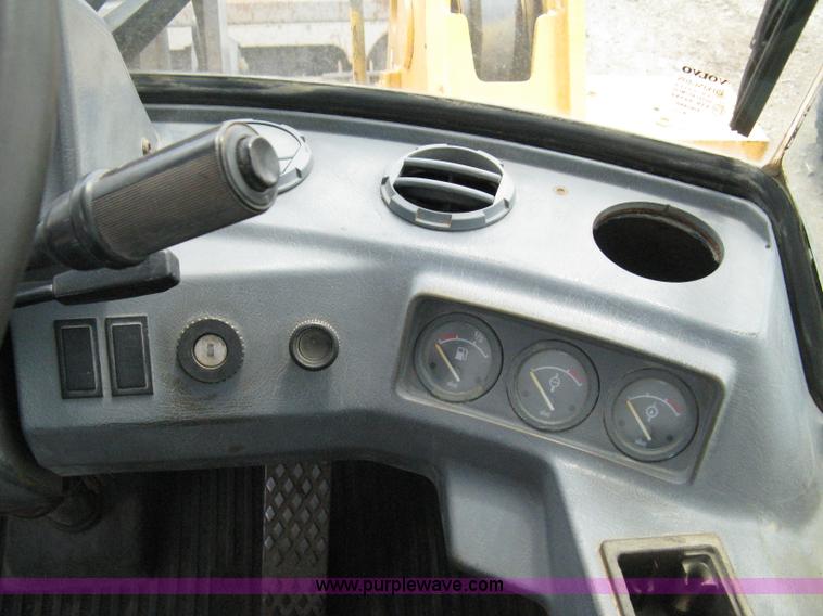 image for item 8049 1994 Volvo BM L70B wheel loader