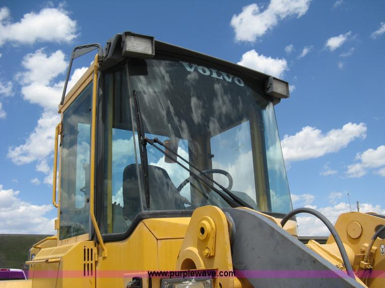 image for item 8049 1994 Volvo BM L70B wheel loader