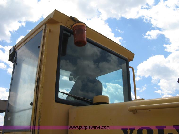 image for item 8049 1994 Volvo BM L70B wheel loader