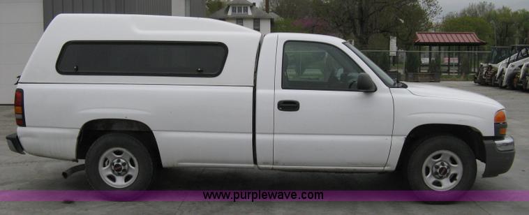 image for item 8134 2004 GMC Sierra 1500 long bed pickup truck with topper