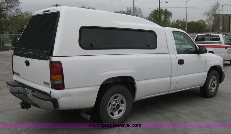 image for item 8134 2004 GMC Sierra 1500 long bed pickup truck with topper