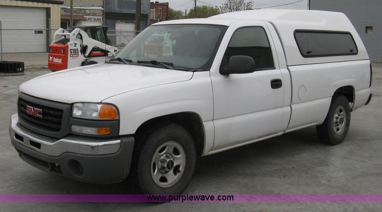 image for item 8134 2004 GMC Sierra 1500 long bed pickup truck with topper