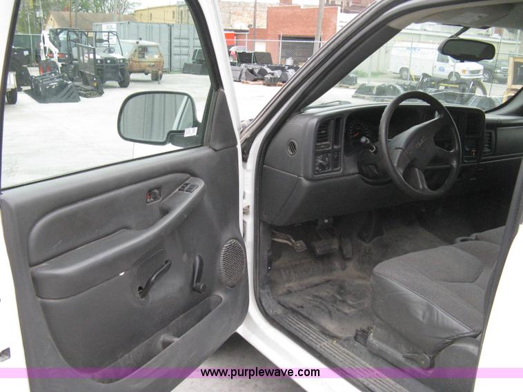 image for item 8134 2004 GMC Sierra 1500 long bed pickup truck with topper