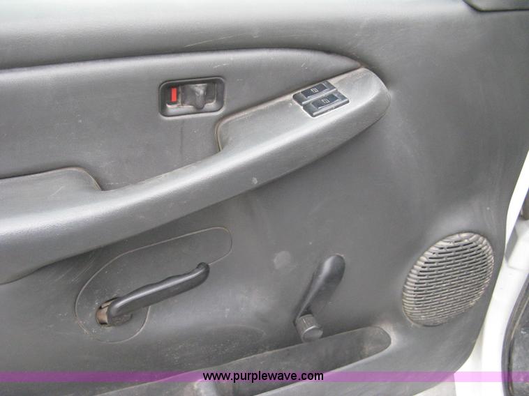 image for item 8134 2004 GMC Sierra 1500 long bed pickup truck with topper